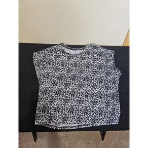 Live Limitless Women's XXL Black and White Patterned Top